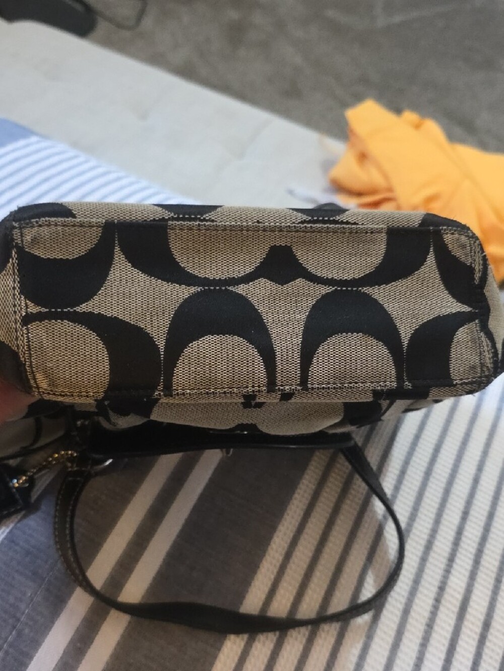 Coach Black and Khaki Signature Canvas Shoulder Bag - Picture 5 of 5